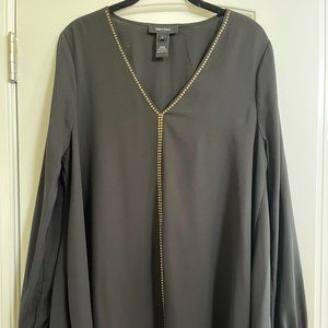 Karen Kane Medium Black Flowy V-Neck Studded Top